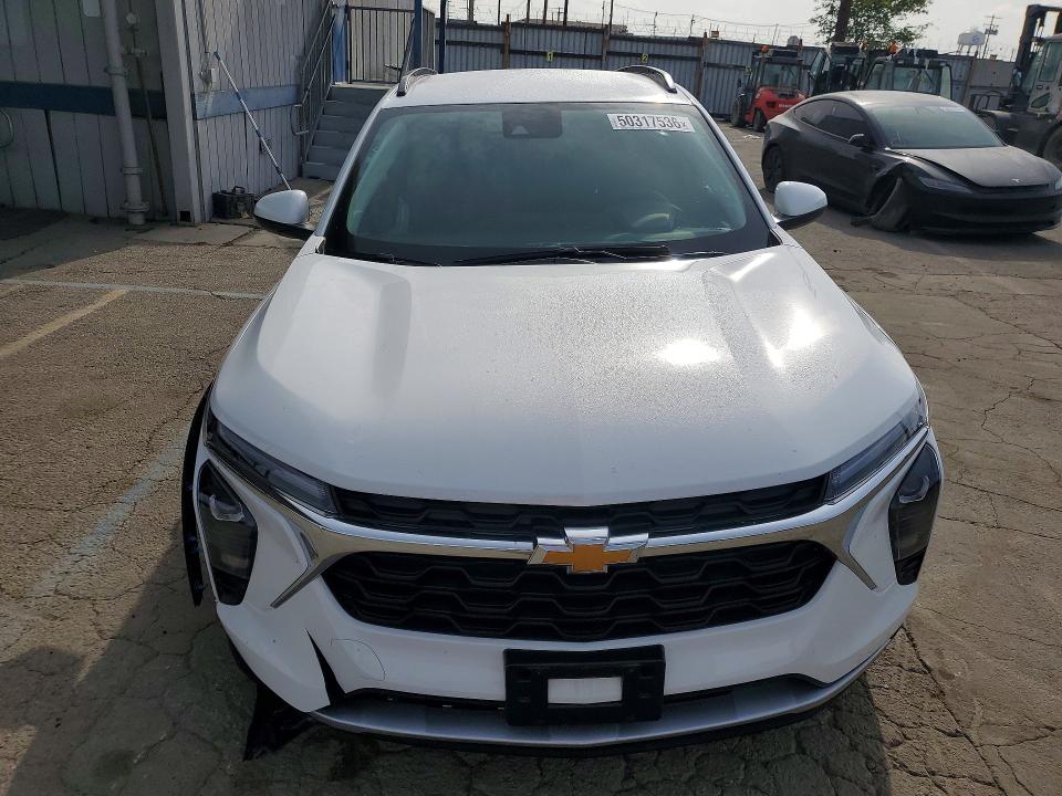 2025 Chevrolet Trax VIN KL77LHEP7SC141494 COPART salvage auction — SIDE, Salvage Title, sold $4,850 on 2026-07-30 (photo 5)