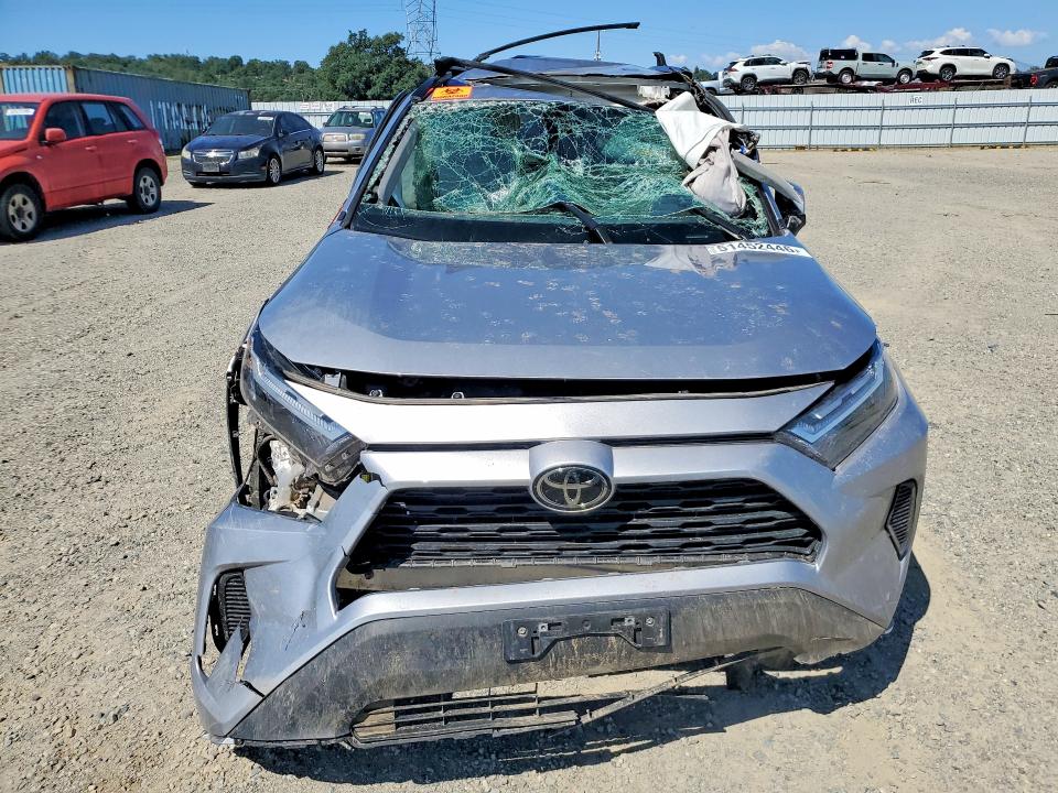 2023 Toyota Rav4 VIN 2T3P1RFV6PC370816 COPART salvage auction — ROLLOVER, Ca - Salvage Certificate, sold $3,500 on 2026-07-10 (photo 5)