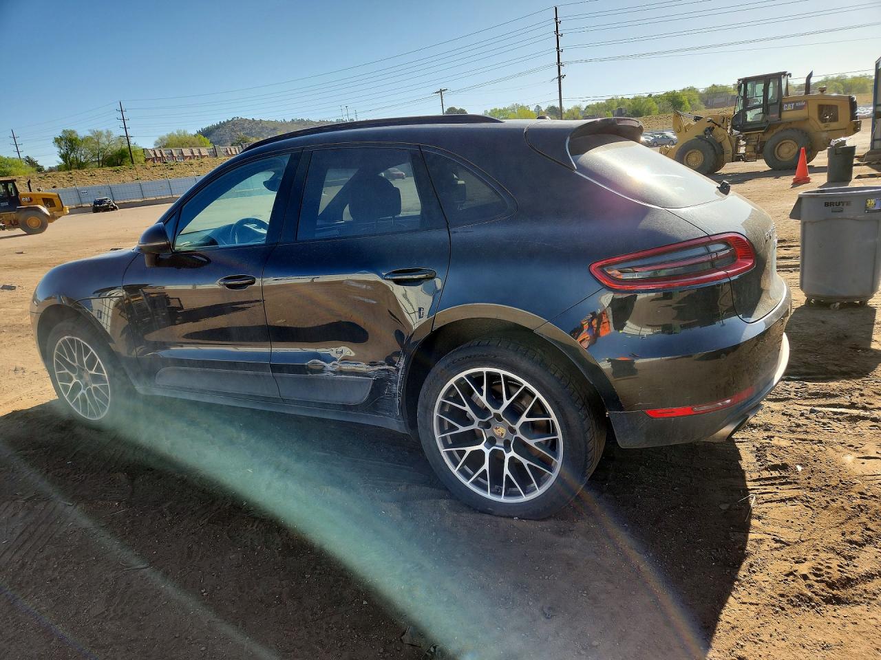 2016 Porsche Macan VIN WP1AB2A5XGLB57322 COPART salvage auction — Side, TX - DIS/DLR/EXP ONLY SALVAGE TITLE, sold $3,050 on 2026-07-01 (photo 2)