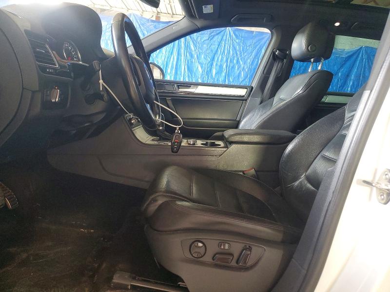 2017 Volkswagen Touareg VIN WVGRF7BP1HD000355 COPART salvage auction — MINOR DENT/SCRATCHES, Wv - Certificate Of Title (P), sold $4,750 on 2026-07-08 (photo 7)