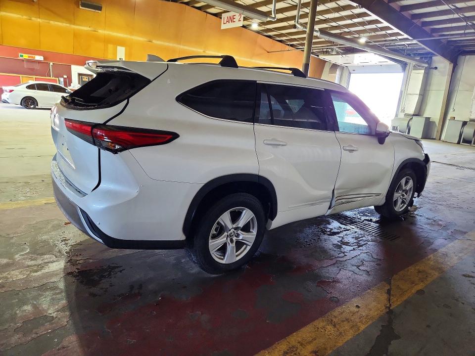 2022 Toyota Highlander VIN 5TDFZRBH0NS200808 COPART salvage auction — SIDE, In - Certificate Of Title, sold $1,600 on 2026-07-21 (photo 3)
