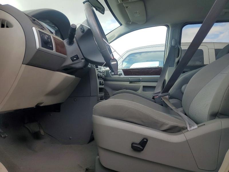 2010 Chrysler Town & country VIN 2A4RR5D18AR266090 COPART salvage auction — MINOR DENT/SCRATCHES, CA - APP FOR DUP CLEAN OR AC, sold $675 on 2026-07-17 (photo 7)