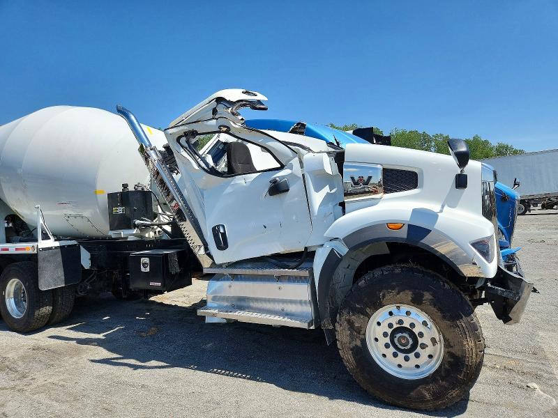 2026 Western star/auto car VIN 5KKHBPDV9TLWF5816 COPART salvage auction — ROLLOVER, IL - SALVAGE CERTIFICATE, sold $45,250 on 2026-07-09 (photo 9)