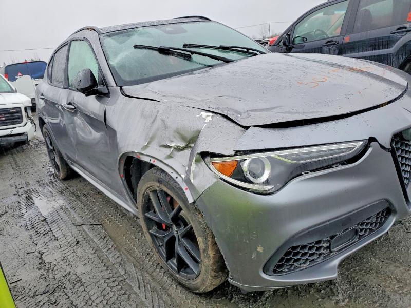 2021 Alfa romeo Stelvio VIN ZASPAKBN0M7D18043 COPART salvage auction — FRONT END, Qc - Gravement Accidente, sold $3,200 on 2026-07-07 (photo 4)