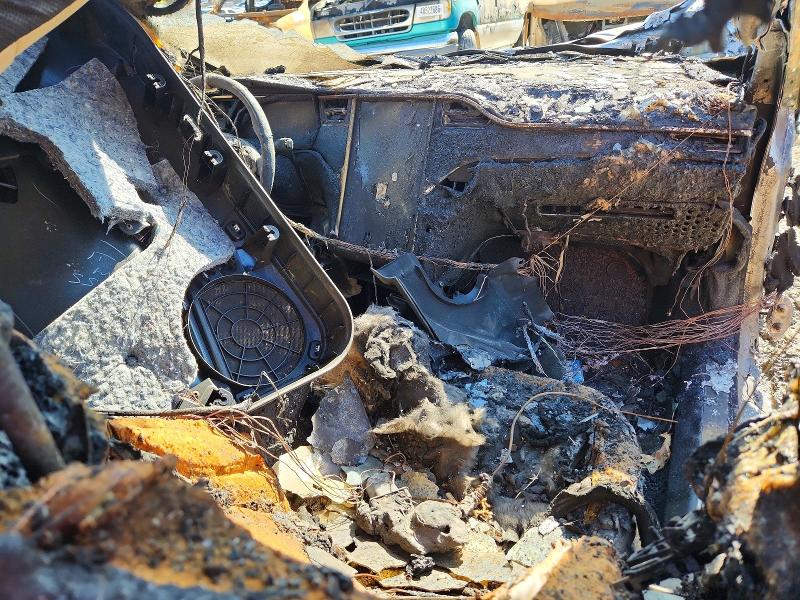 2015 Tesla Model s VIN 5YJSA1S22FF082785 COPART salvage auction — Burn Engine, IN - CERTIFICATE OF TITLE, sold $200 on 2026-07-27 (photo 8)