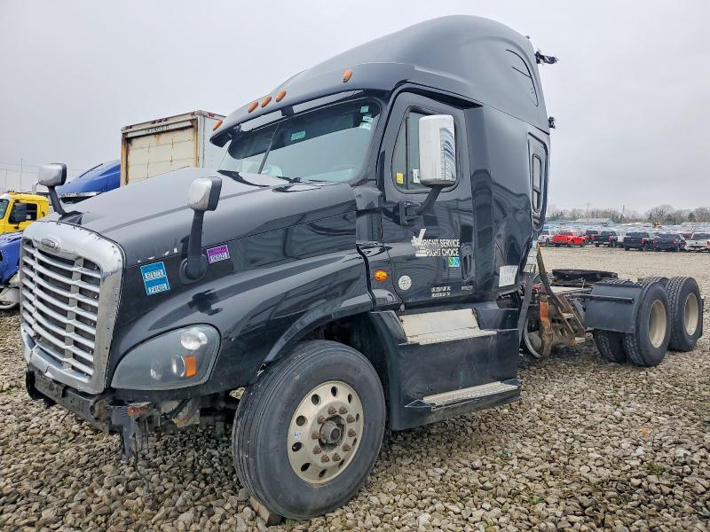 2017 Freightliner Cascadia VIN 3AKJGLDR1HDHL8141 COPART salvage auction — FRONT END, ON - PERMIT SALVAGE, sold $1,450 on 2026-08-13 (photo 2)
