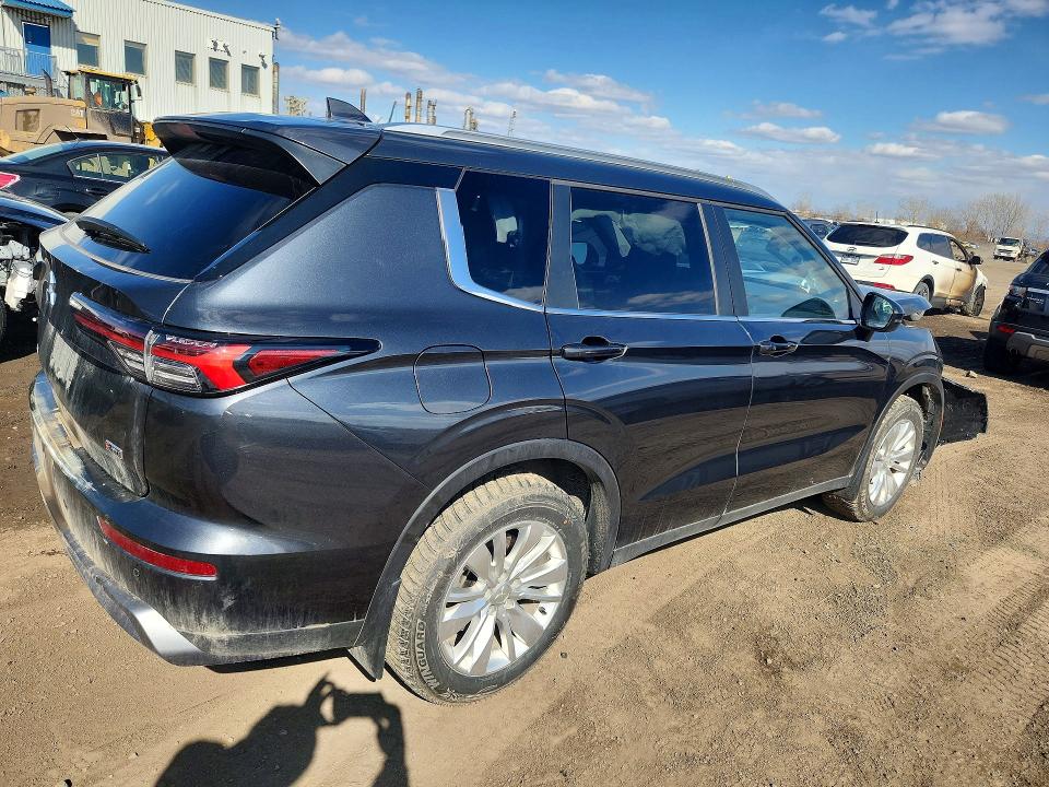 2025 Mitsubishi VIN JA4J4VA80SZ612623 COPART salvage auction — FRONT END, Salvage Title, sold $8,400 on 2026-08-25 (photo 3)