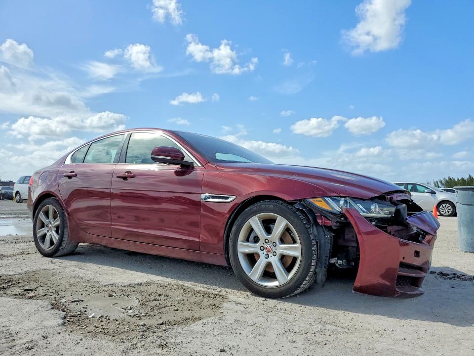 2017 Jaguar Xe VIN SAJAD4BGXHA968916 COPART salvage auction — FRONT END, FL - CERT OF TITLE SLVG REBUILDABLE, sold $350 on 2026-07-27 (photo 4)