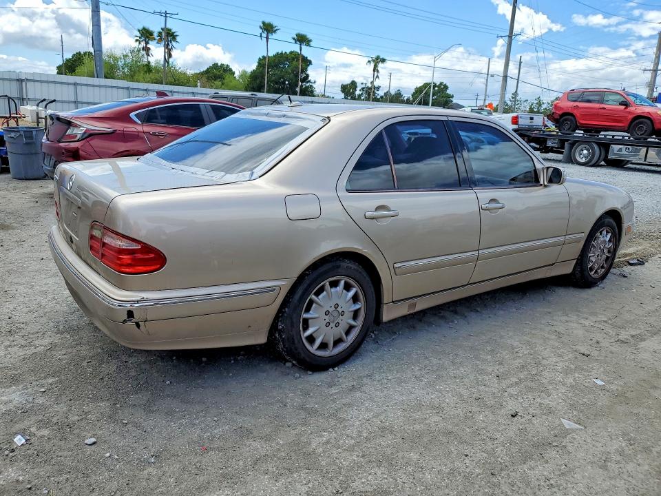 2000 Mercedes-benz E-klasse VIN WDBJF65J4YB083647 COPART salvage auction — REAR END, Fl - Cert Of Title Slvg Rebuildable, sold $425 on 2026-07-17 (photo 3)