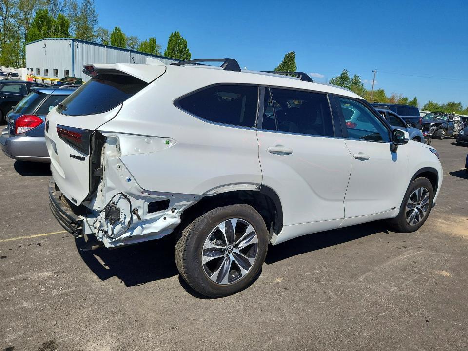 2023 Toyota Highlander VIN 5TDKBRCH3PS577217 COPART salvage auction — REAR END, OR, sold $10,400 on 2026-07-29 (photo 3)