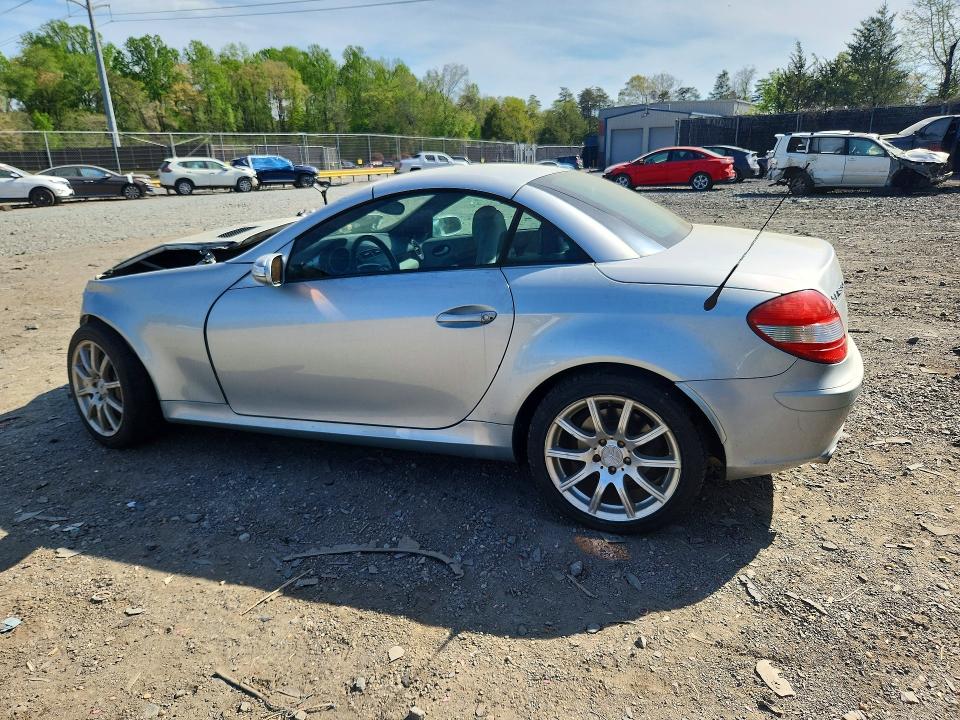 2005 Mercedes-benz Slk-klasse VIN WDBWK56F75F045162 COPART salvage auction — FRONT END, MD - CERT OF SALVAGE > 75% DAMAGE, sold $375 on 2026-07-31 (photo 2)