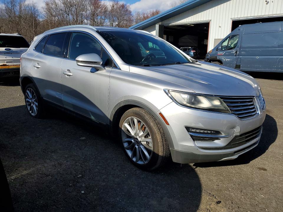 2015 Lincoln townhouse Mkc VIN 5LMCJ1A98FUJ36478 COPART salvage auction — REAR END, IN - CERTIFICATE OF TITLE, sold $4,800 on 2026-07-30 (photo 4)