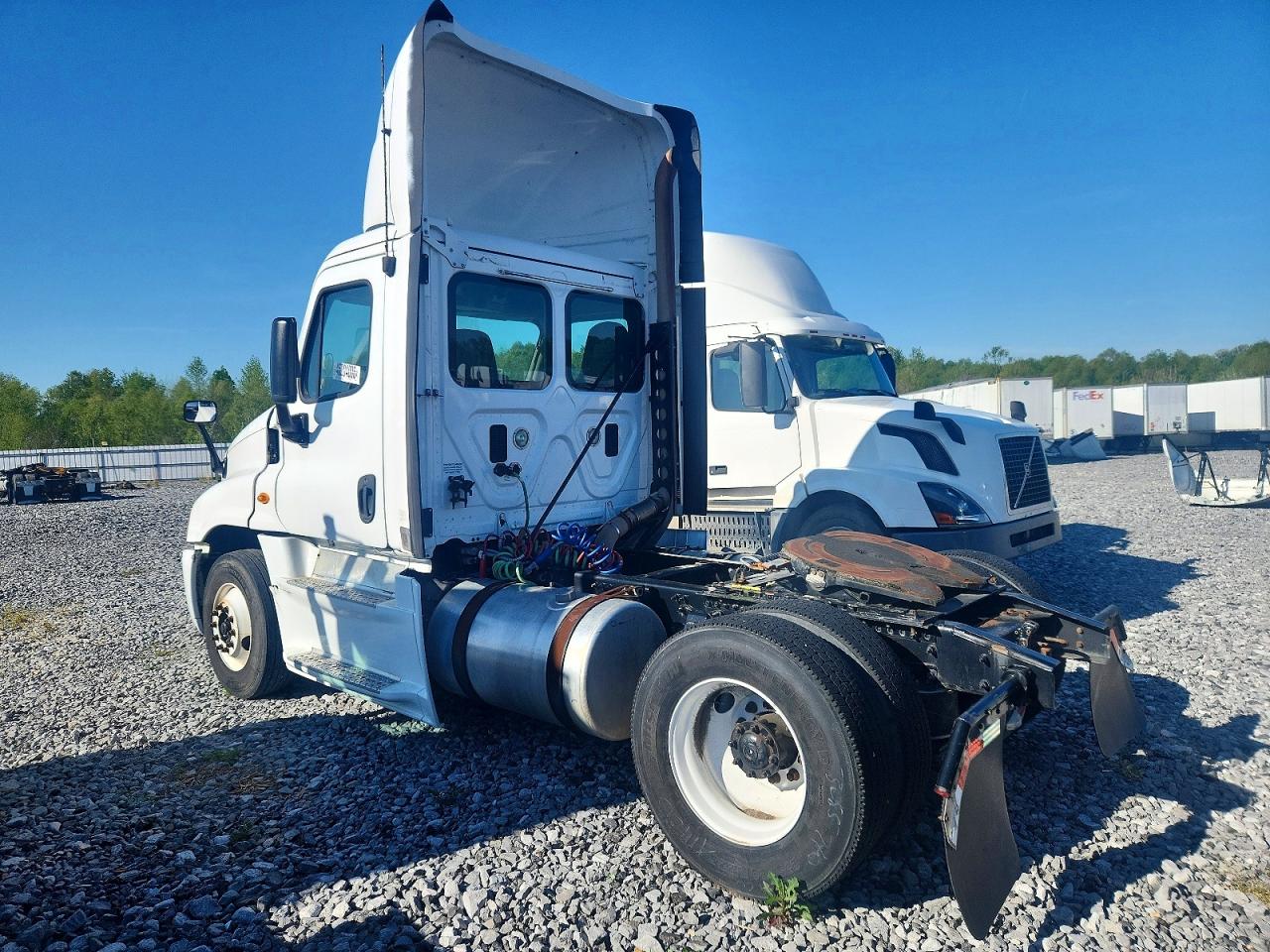 2014 Freightliner All other VIN 1FUBGEDV0ELFT4298 COPART salvage auction — Normal Wear, IN - CERTIFICATE OF TITLE, sold $4,500 on 2026-09-10 (photo 3)