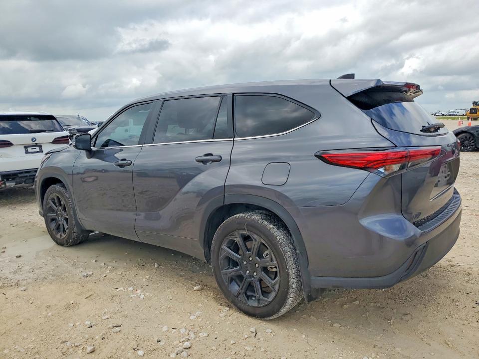 2023 Toyota Highlander VIN 5TDKDRAH8PS526499 COPART salvage auction — SIDE, Salvage Title, sold $12,900 on 2026-07-09 (photo 2)
