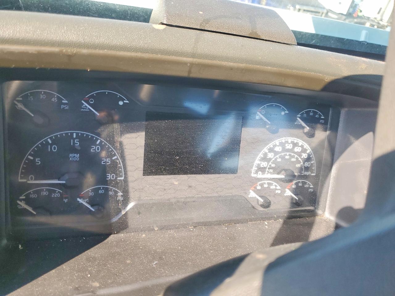2021 Volvo VNR VIN 4V4WC9DG3MN600148 COPART salvage auction — Side, OR - SALVAGE TITLE CERTIFICATE, sold $875 on 2026-07-09 (photo 8)
