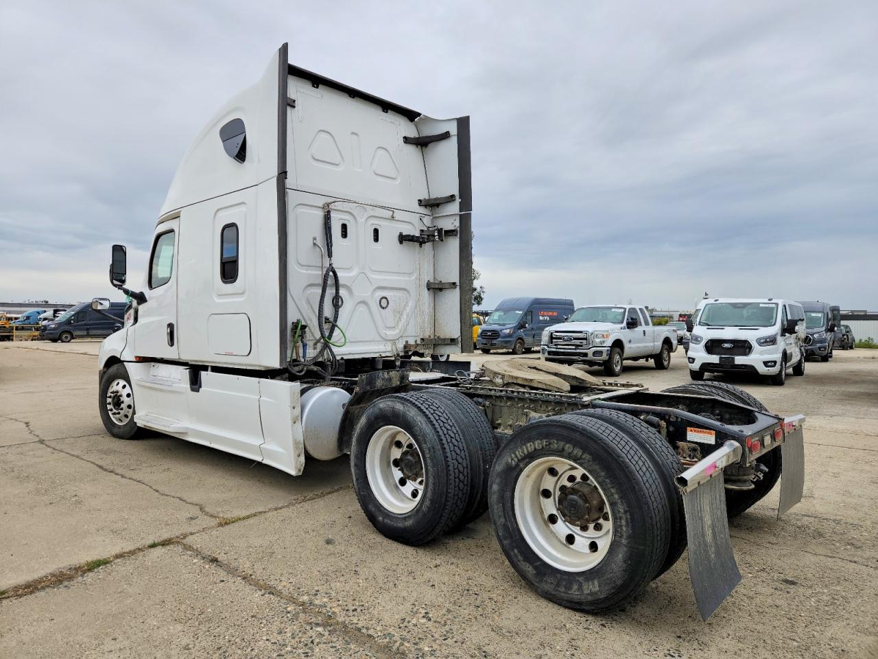 2019 Freightliner Cascadia 126 VIN 3AKJHHDR6KSKD5436 COPART salvage auction — Normal Wear, PA - DIS/DLR/EXP ONLY CLEAN TITLE, sold $24,400 on 2026-07-08 (photo 3)