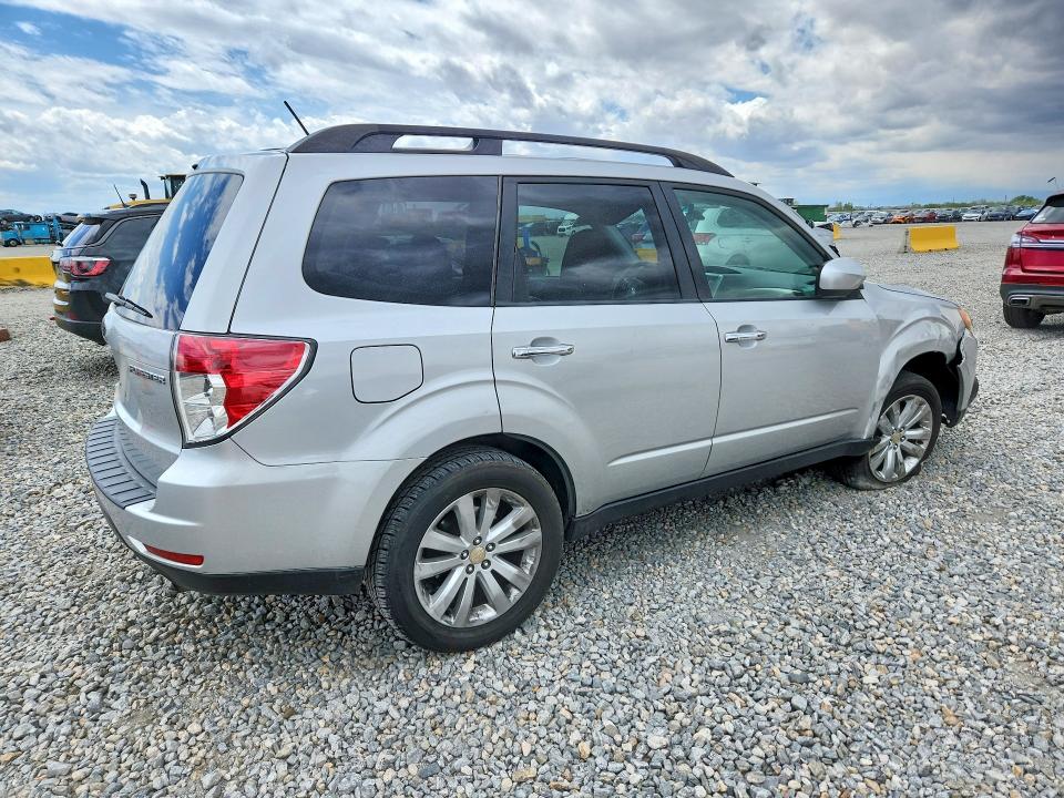 2011 Subaru Forester VIN JF2SHBEC7BH762036 COPART salvage auction — SIDE, Co - Salvage Title, sold $425 on 2026-07-28 (photo 3)