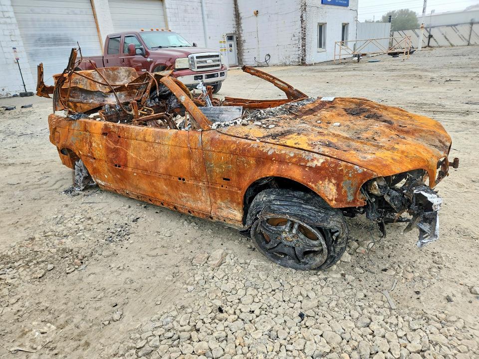 2001 BMW 3 series VIN WBABS534X1JU80877 COPART salvage auction — BURN, Md - Cert Of Salvage > 75% Damage, sold $225 on 2026-07-07 (photo 4)