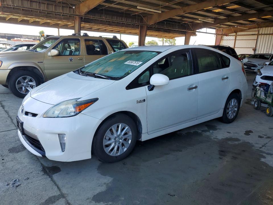 2014 Toyota Prius VIN JTDKN3DP4E3056032 — COPART salvage auction photo