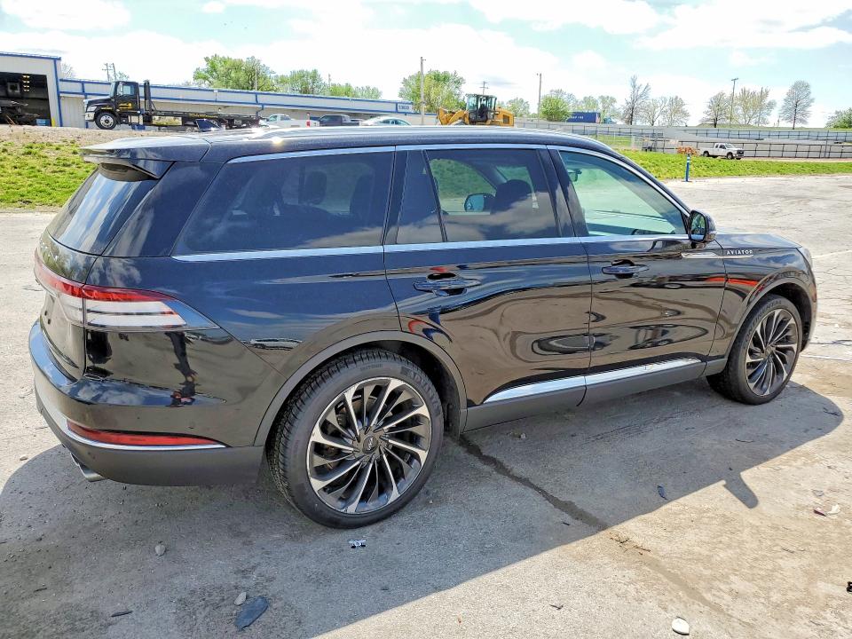 2020 Lincoln Aviator VIN 5LM5J7XC7LGL23333 COPART salvage auction — MINOR DENT/SCRATCHES, MO - CERTIFICATE OF TITLE, sold $13,100 on 2026-07-16 (photo 3)