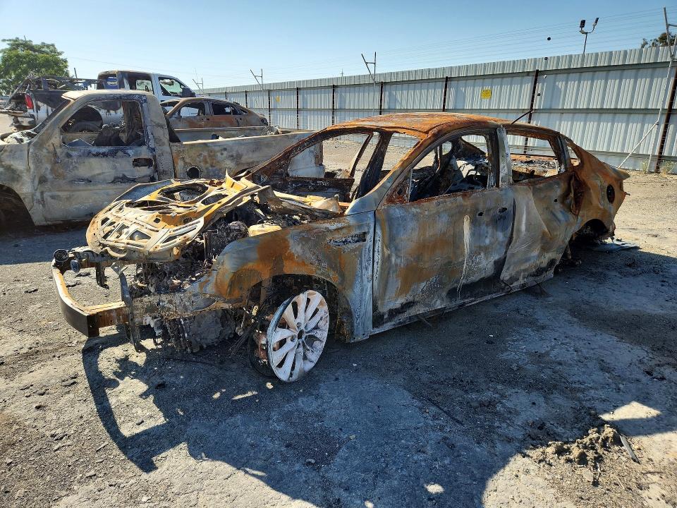 2018 Kia Optima VIN 5XXGT4L3XJG237498 COPART salvage auction — BURN, Ca - Non-Repairable Vehicle Cert, sold $200 on 2026-07-06 (photo 1)