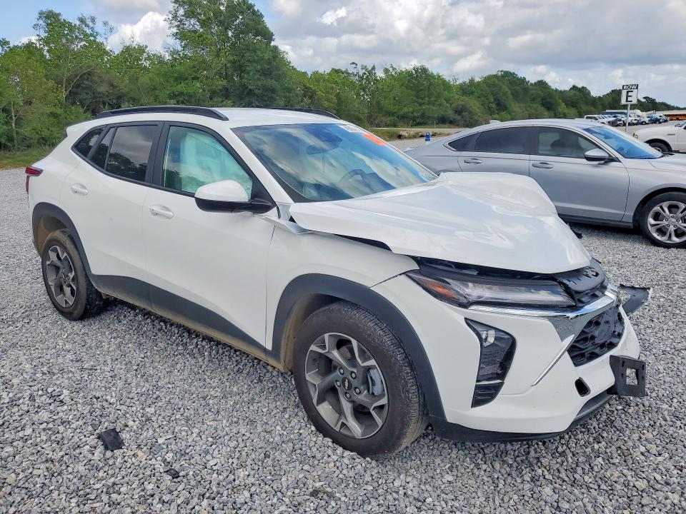 2025 Chevrolet Trax VIN KL77LHEP7SC243636 COPART salvage auction — FRONT END, Tx - Salvage Vehicle Title, sold $450 on 2026-07-13 (photo 4)