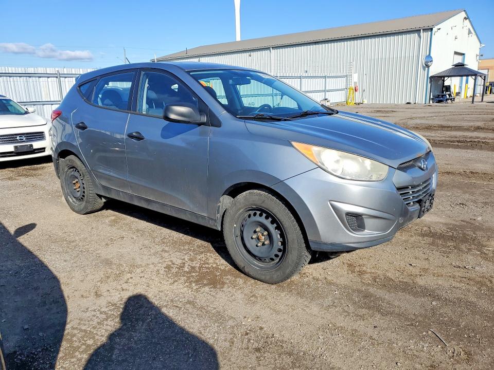 2010 Hyundai Tucson VIN KM8JT3AC0AU018817 COPART salvage auction — MINOR DENT/SCRATCHES, On - Permit No Brand - Unfit, sold $525 on 2026-07-16 (photo 4)