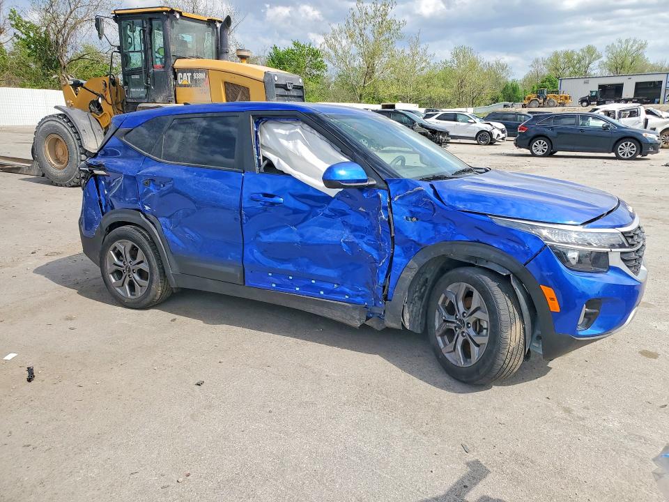 2024 Kia Seltos VIN KNDEPCAA4R7475794 COPART salvage auction — SIDE, Mo - Salvage Certificate Of Title, sold $3,900 on 2026-07-17 (photo 4)