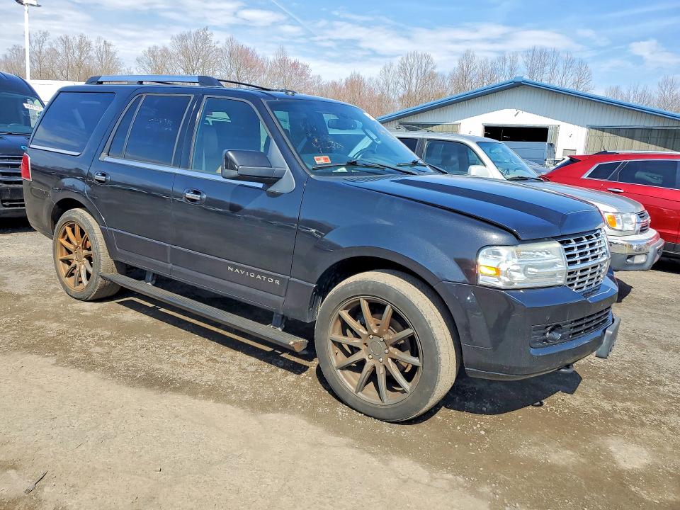 2011 Lincoln townhouse Navigator VIN 5LMJJ2J5XBEJ01892 COPART salvage auction — UNDERCARRIAGE, RI - CERTIFICATE OF TITLE, sold $1,500 on 2026-07-09 (photo 4)