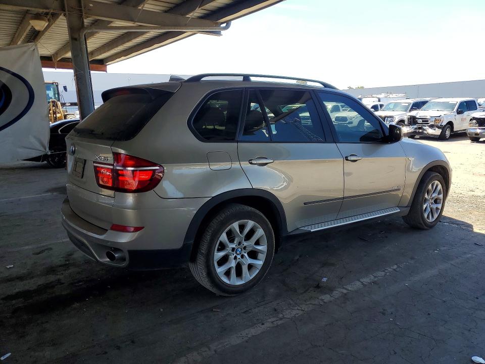 2011 BMW X5 VIN 5UXZV4C54BL738911 COPART salvage auction — MINOR DENT/SCRATCHES, Ca - Dis/Dlr/Exp Only Clean Title, sold $1,400 on 2026-07-02 (photo 3)