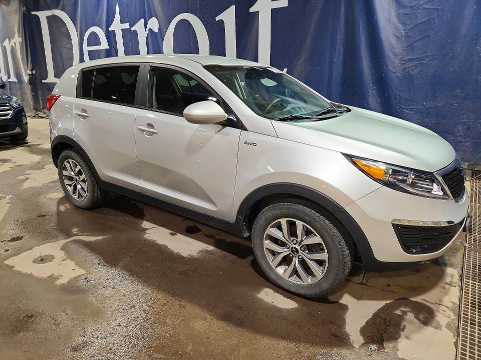 2016 Kia Sportage VIN KNDPBCACXG7850609 COPART salvage auction — MINOR DENT/SCRATCHES, MI - CERTIFICATE OF TITLE, sold $1,700 on 2026-07-10 (photo 4)