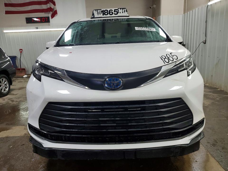 2023 Toyota Sienna VIN 5TDKSKFCXPS086425 COPART salvage auction — WATER/FLOOD, Il - Salvage Cert-Flood, sold $10,200 on 2026-07-14 (photo 5)