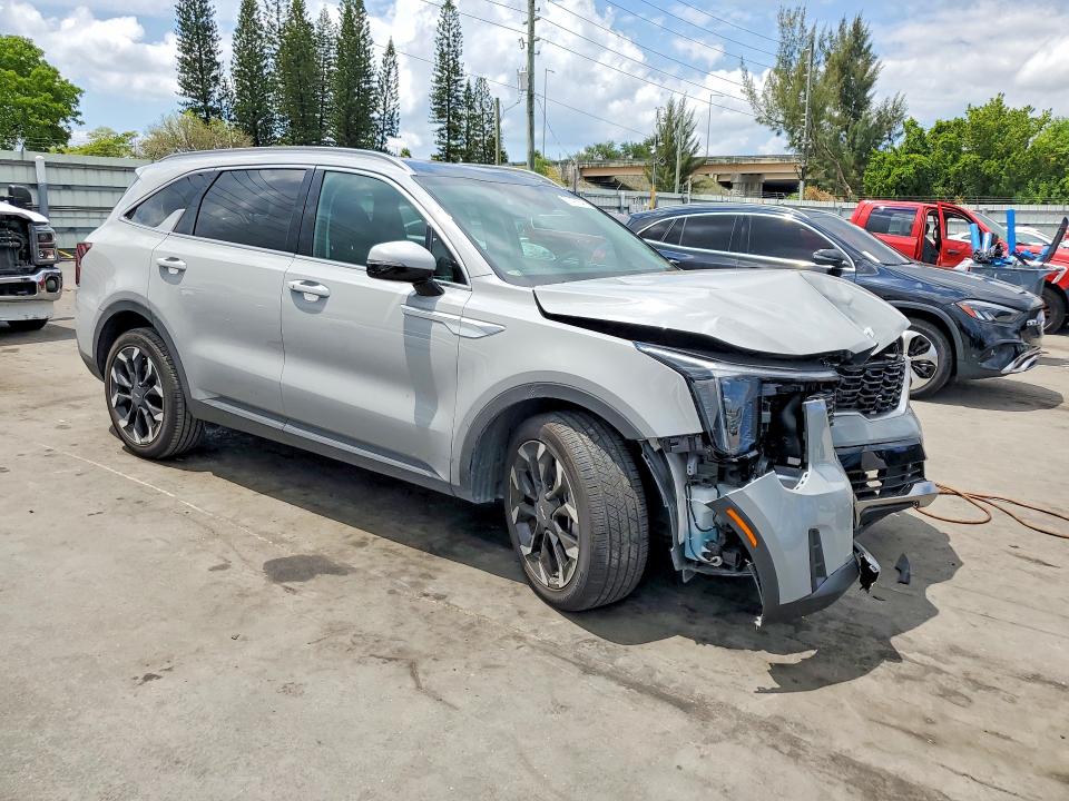2025 Kia Sorento VIN 5XYRH4JF2SG397864 COPART salvage auction — FRONT END, FL - CERT OF TITLE SLVG REBUILDABLE, sold $11,700 on 2026-07-13 (photo 4)