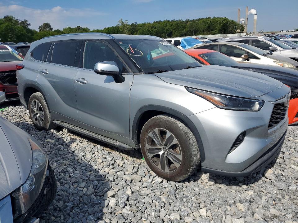 2021 Toyota Highlander VIN 5TDGZRAH5MS521439 COPART salvage auction — SIDE, Id - Salvage Certificate Of Title, sold $2,100 on 2026-07-23 (photo 4)