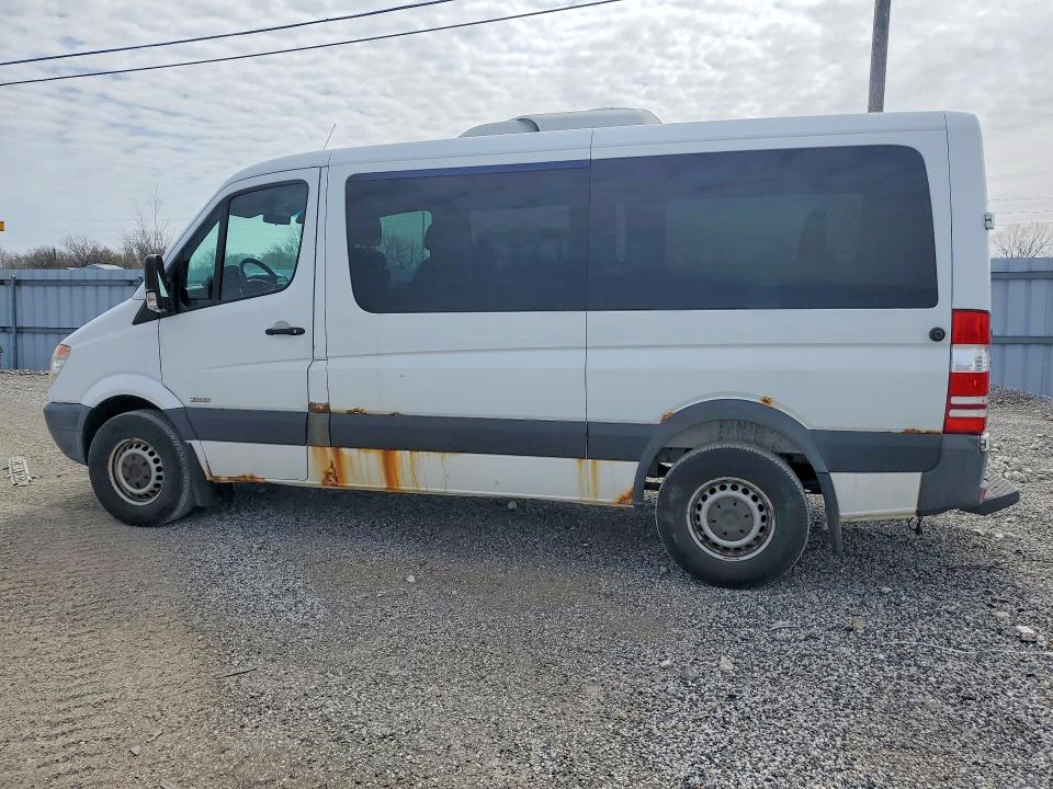 2011 Mercedes-benz Sprinter 2500 VIN WDZBE7CC8B5533647 COPART salvage auction — MINOR DENT/SCRATCHES, ON - PERMIT NO BRAND - UNFIT, sold $2,000 on 2026-07-15 (photo 2)