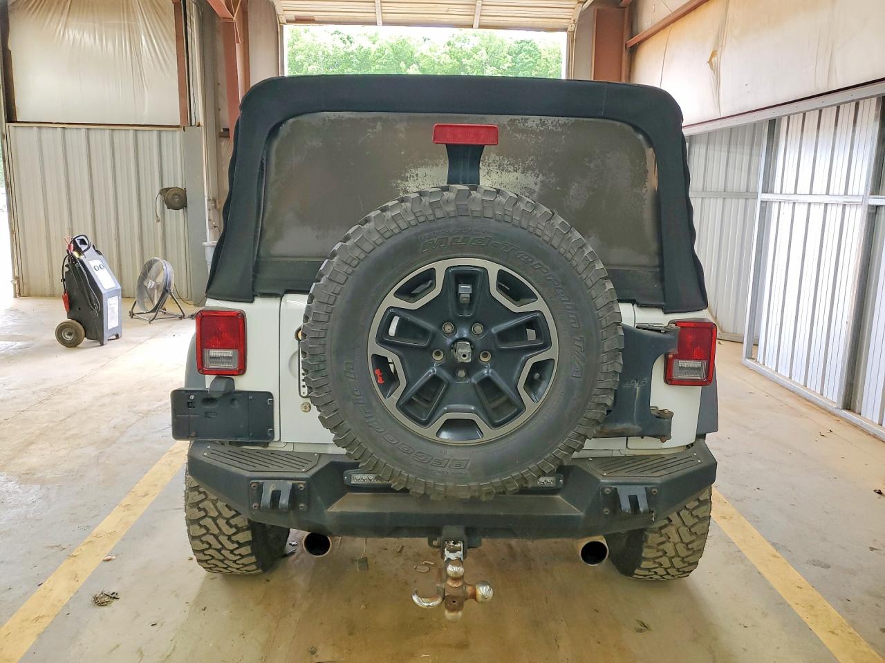 2017 Jeep Wrangler Unlimited VIN 1C4BJWDGXHL524542 COPART salvage auction — Minor Dent/Scratches, NC - DEALER ONLY CLEAN TITLE, sold $7,100 on 2026-07-01 (photo 6)