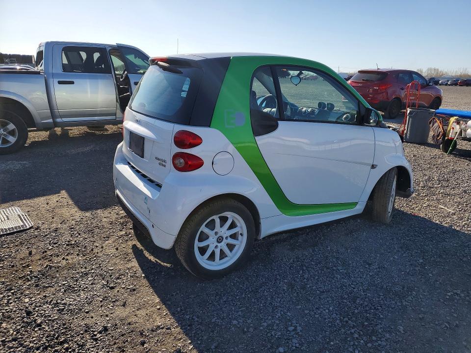 2015 Smart Fortwo VIN WMEEJ9AA6FK838823 COPART salvage auction — FRONT END, Salvage Title, sold $2,650 on 2026-07-14 (photo 3)