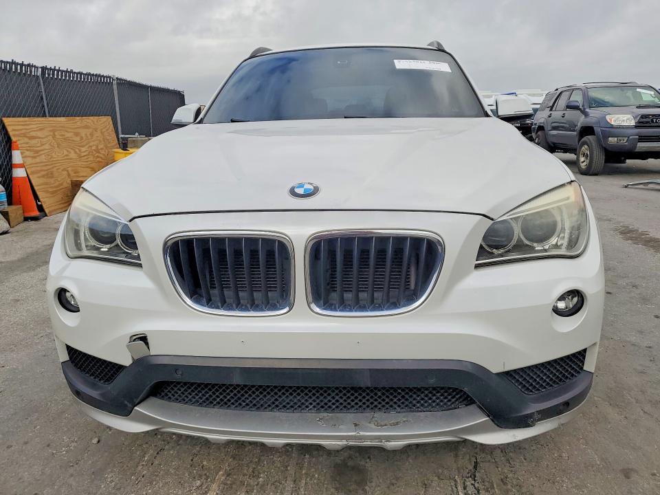 2015 BMW X1 VIN WBAVM1C50FV317762 COPART salvage auction — BURN, FL - CERT OF TITLE SLVG REBUILDABLE, sold $1,100 on 2026-07-02 (photo 5)