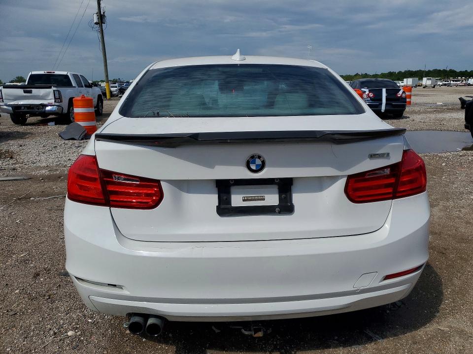 2012 BMW 3er VIN WBA3A5G52CNP16279 COPART salvage auction — FRONT END, Tx - Cert Of Title-Rebuilt Salvage, sold $400 on 2026-07-09 (photo 6)