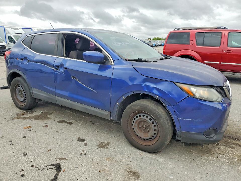 2017 Nissan Rogue VIN JN1BJ1CP8HW005396 COPART salvage auction — SIDE, Fl - Cert Of Title Slvg Rebuildable, sold $650 on 2026-07-03 (photo 4)