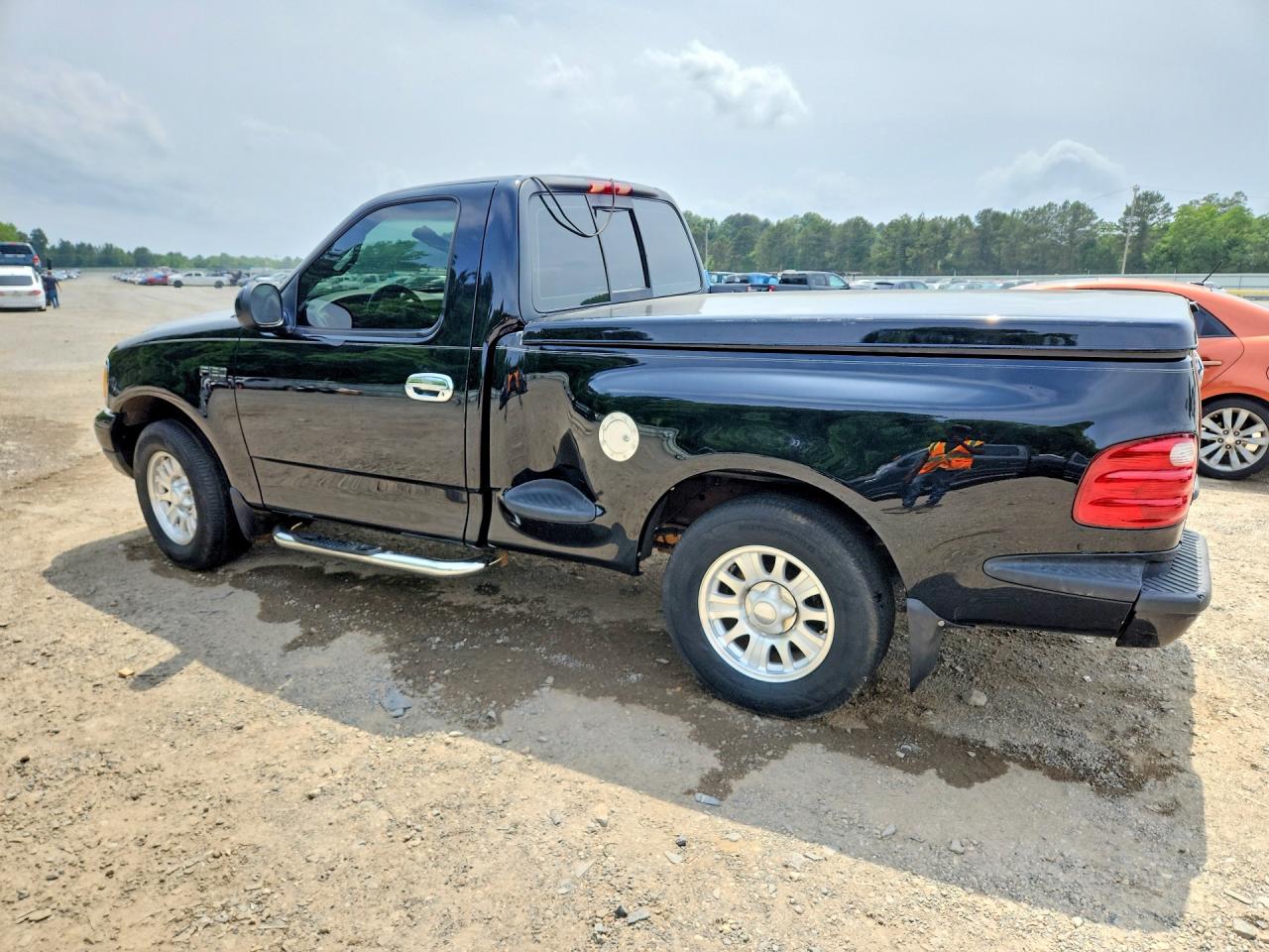 2001 Ford F-150 Lightning VIN 2FTZF07201CA73327 COPART salvage auction — Front End, LA - CERT OF TITLE-SALVAGE, sold $2,000 on 2026-07-09 (photo 2)