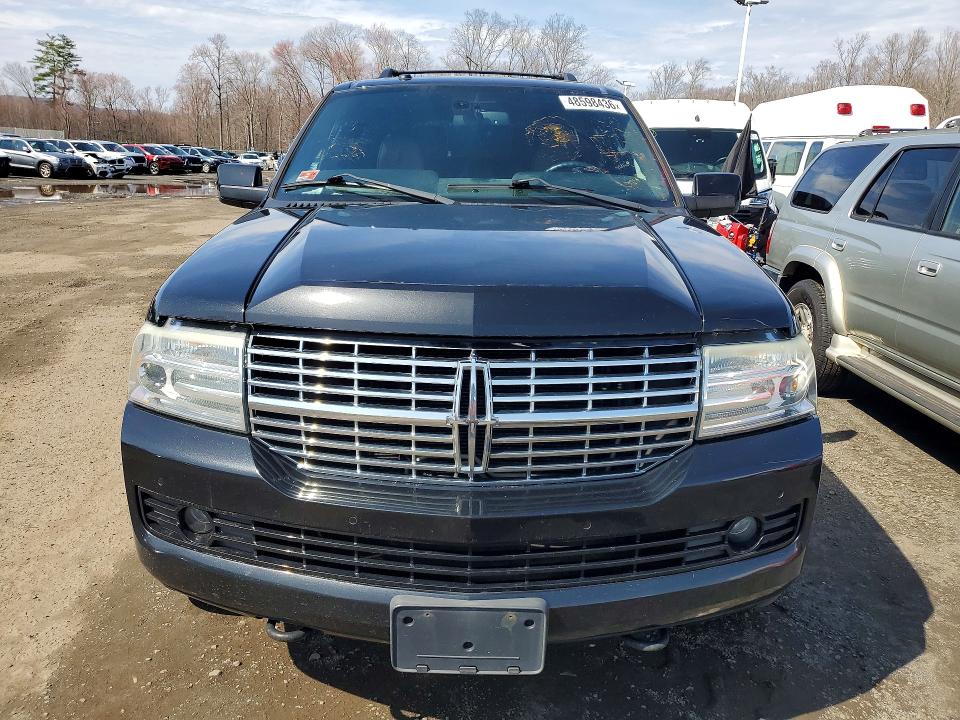 2011 Lincoln townhouse Navigator VIN 5LMJJ2J5XBEJ01892 COPART salvage auction — UNDERCARRIAGE, RI - CERTIFICATE OF TITLE, sold $1,500 on 2026-07-09 (photo 5)