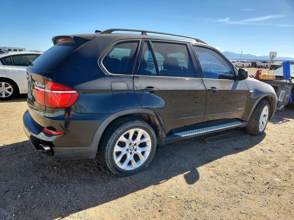 2012 BMW X5 VIN 5UXZV4C52CL987533 COPART salvage auction — MINOR DENT/SCRATCHES, Tx - Dis/Dlr/Exp Only Salvage Title, sold $500 on 2026-07-20 (photo 3)