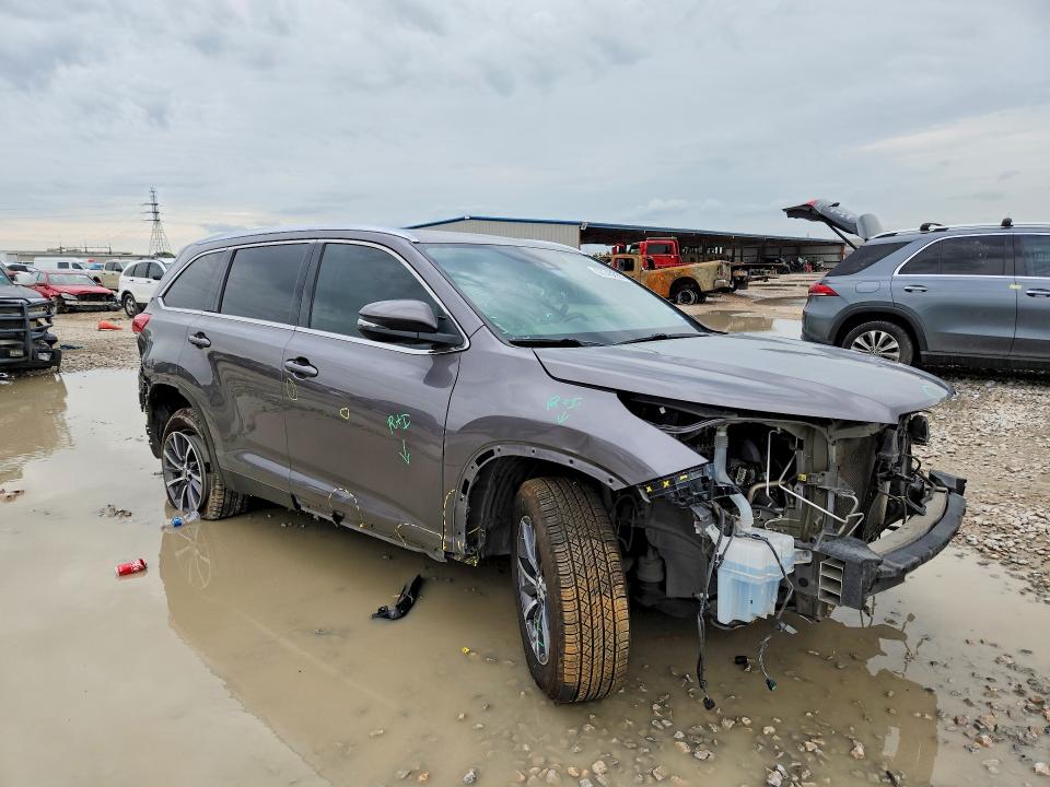 2019 Toyota Highlander VIN 5TDKZRFH3KS569537 COPART salvage auction — FRONT END, TX - SALVAGE VEHICLE TITLE, sold $8,300 on 2026-07-21 (photo 4)