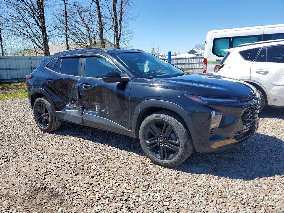 2024 Chevrolet Trax VIN KL77LKE2XRC006067 COPART salvage auction — SIDE, Salvage Title, sold $11,300 on 2026-07-13 (photo 4)