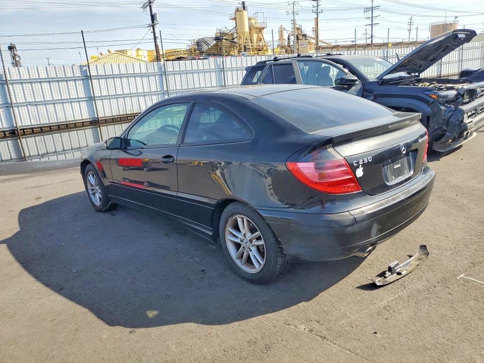 2002 Mercedes-benz C class VIN WDBRN47J12A254519 COPART salvage auction — MINOR DENT/SCRATCHES, Ca - Dis/Dlr/Exp Only Clean Title, sold $300 on 2026-07-29 (photo 2)