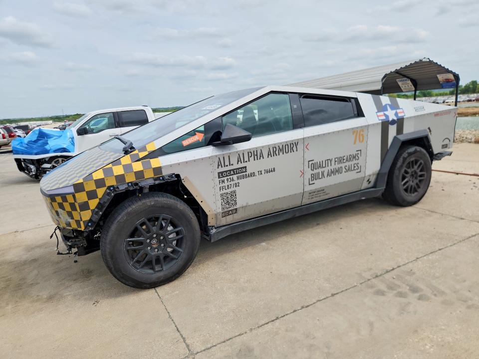 2024 Tesla Cybertruck VIN 7G2CEHED6RA049138 COPART salvage auction — FRONT END, Tx - Certificate Of Title, sold $26,250 on 2026-07-09 (photo 1)