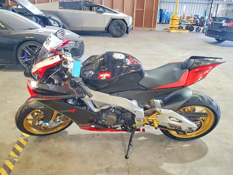 2013 Aprilia Rsv VIN ZD4RKU021DS000047 COPART salvage auction — MINOR DENT/SCRATCHES, Fl -, sold $1,550 on 2026-07-29 (photo 3)
