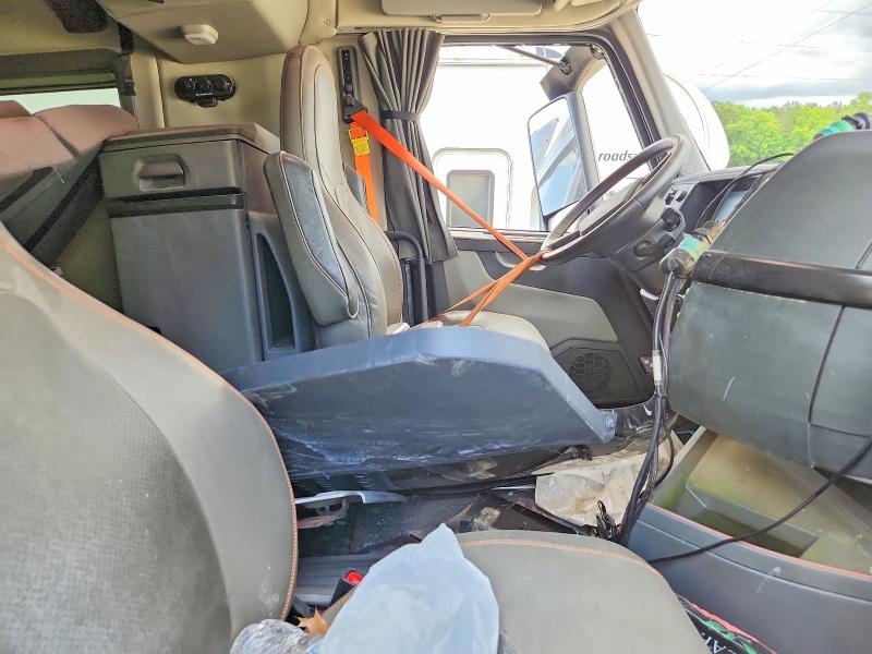 2024 Volvo Vnl VIN 4V4NC9EH3RN336570 COPART salvage auction — ROLLOVER, La - Cert Of Title-Salvage, sold $36,000 on 2026-08-20 (photo 6)