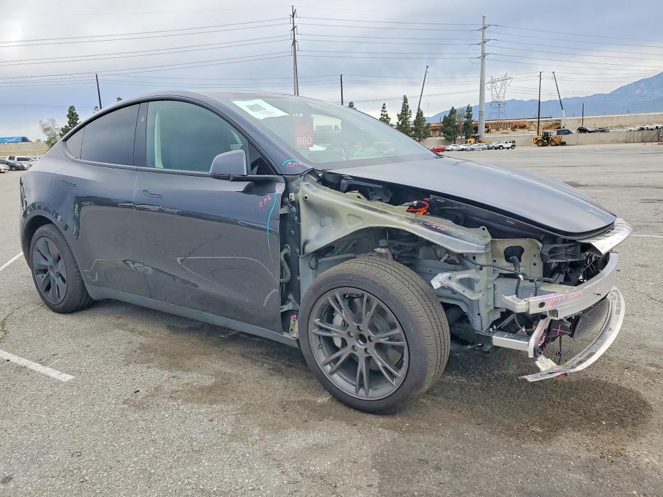 2025 Tesla Model y VIN 7SAYGDED1SF278317 COPART salvage auction — FRONT END, CA, sold $8,600 on 2026-07-28 (photo 4)